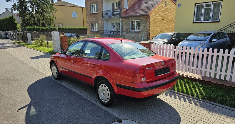 Volkswagen Passat cena 11700 przebieg: 180000, rok produkcji 1998 z Kępno małe 352